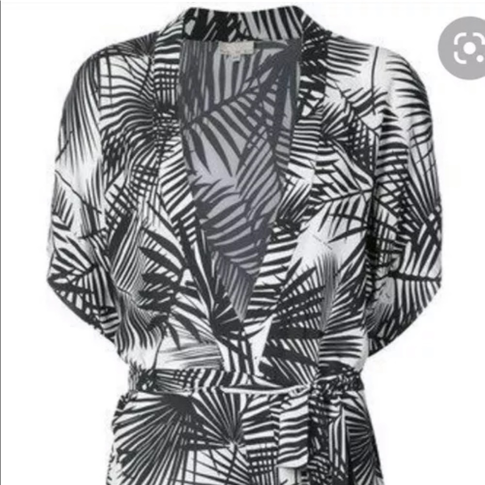 $425 Fleur Du Mal Printed Palm Silk Robe